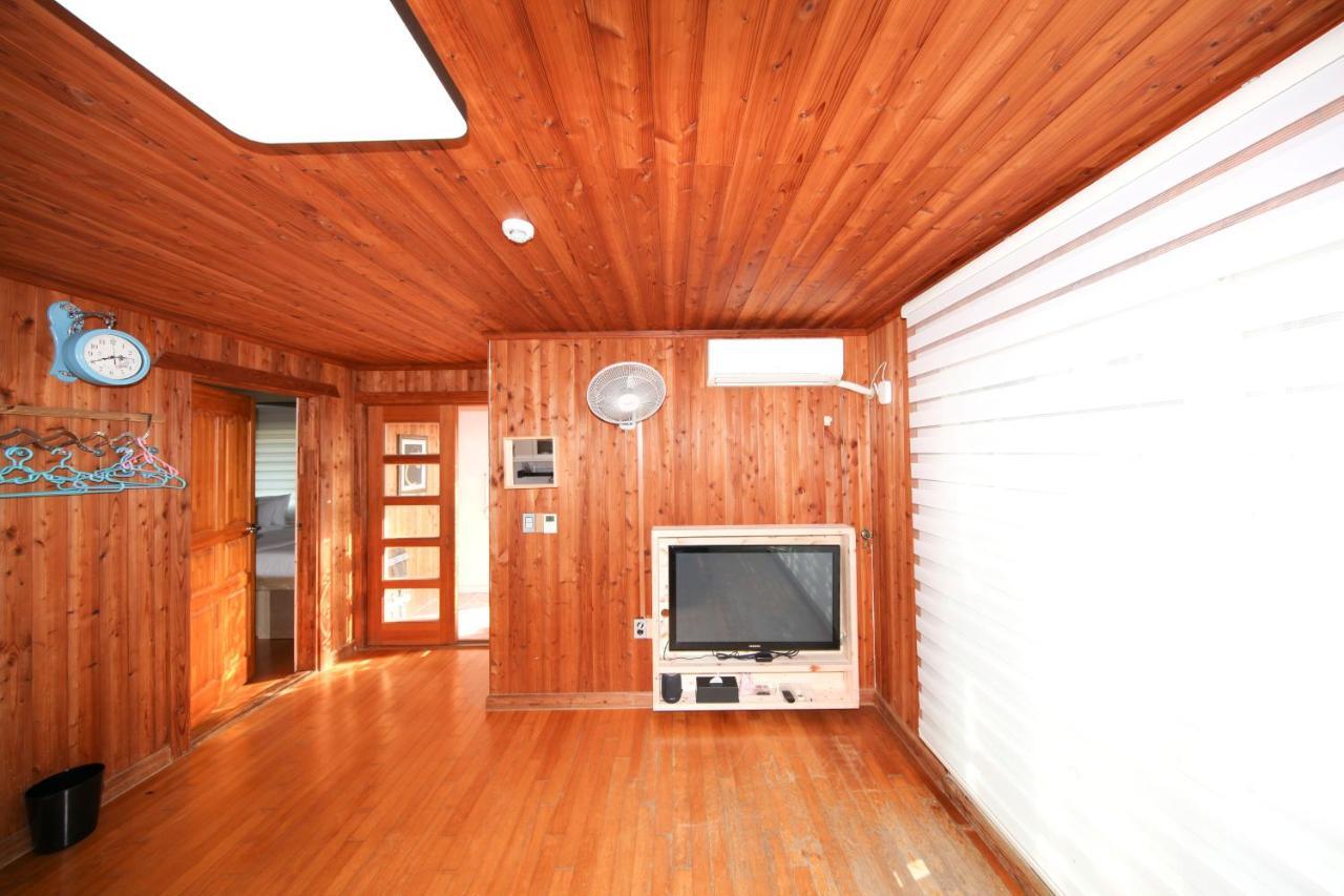 Park Jeong A Pension Ganghwa Exterior photo